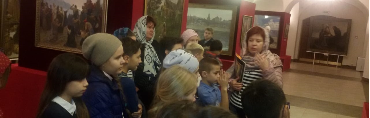 Выставку в Троицком храме посетили школьники