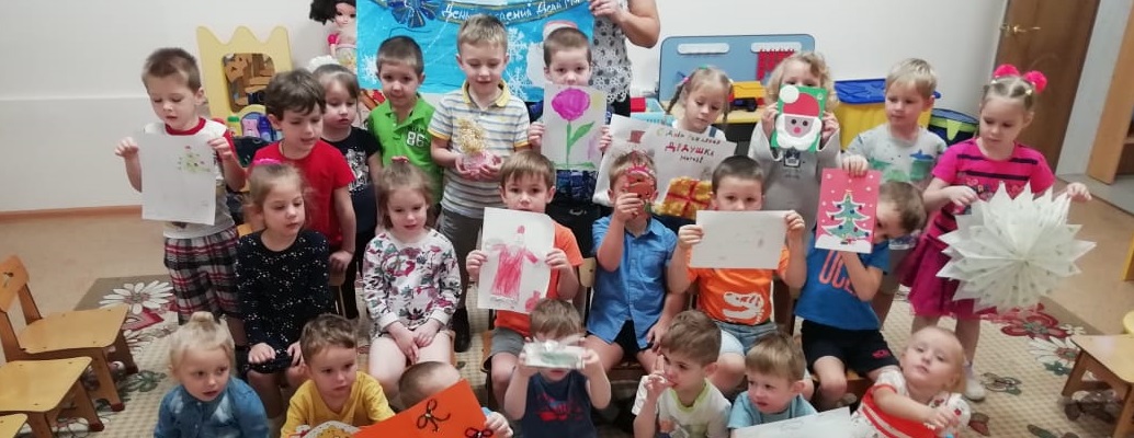Воспитанники гимназии Пушкова поздравили Деда Мороза