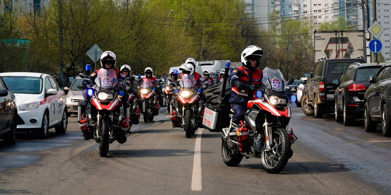 Спасатели-мотоциклисты