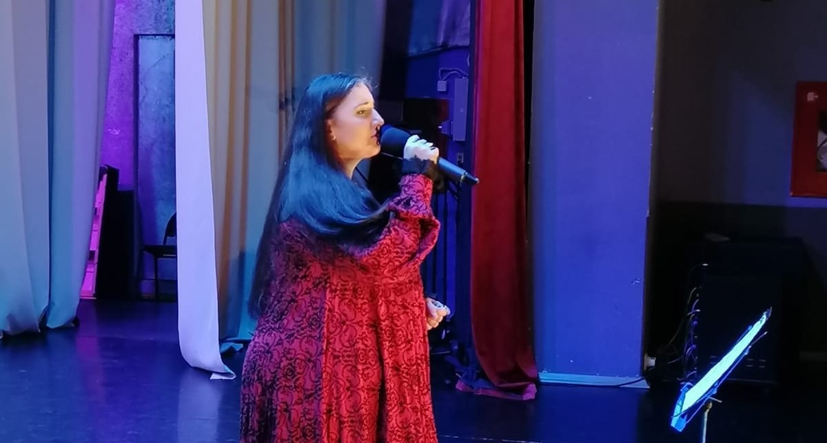 Певица Центра «МоСТ» выступила в ДК «Звездный»