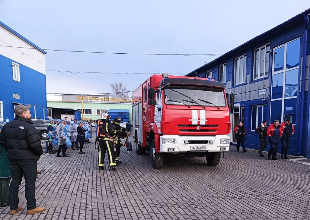 Пожарные обучили использованию огнетушителя