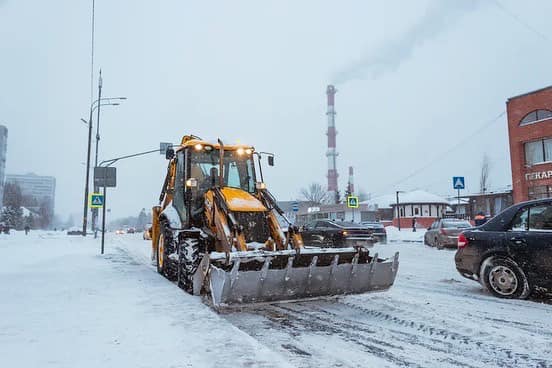 Службы Москвы переведены в режим повышенной готовности из-за снега и сильного ветра