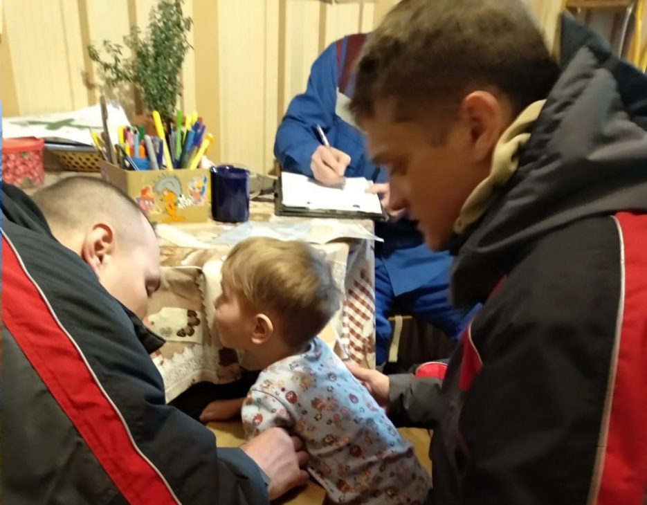 Спасатели Московского авиацентра помогли ребенку